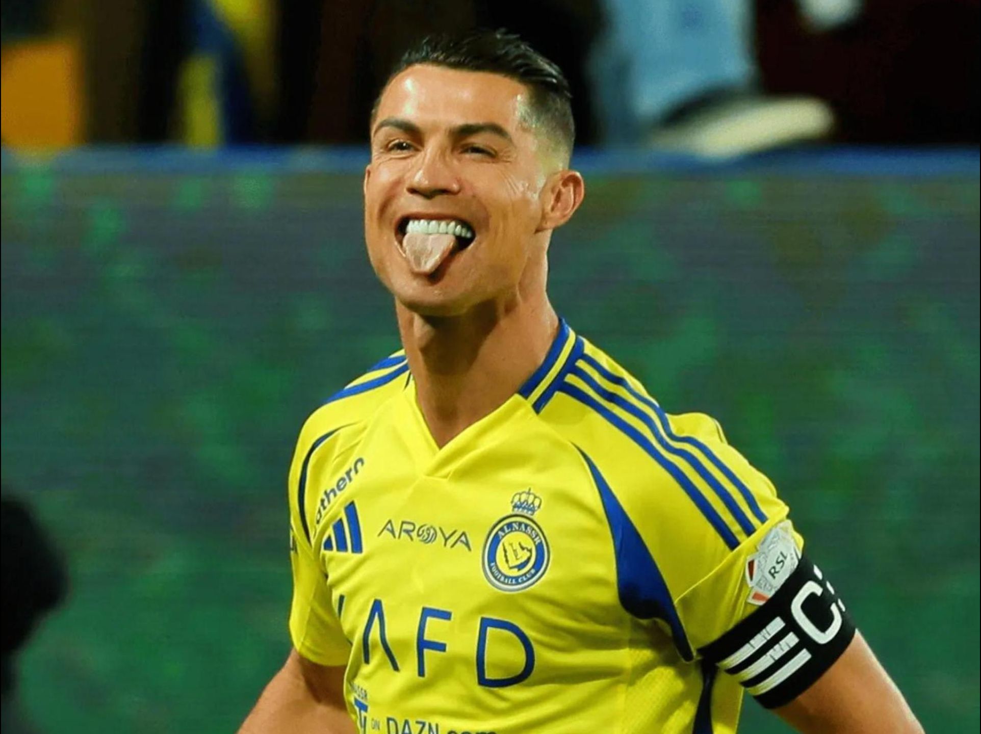 开云-败北首场状态出色,利物浦观众沸腾!,C罗重返赛场再创辉煌时刻-开云